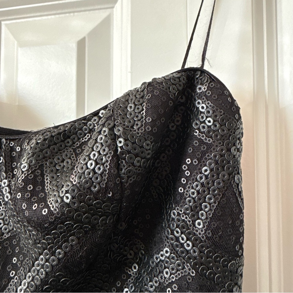 Elegant Black Strapless Dress - Picture 4 of 5